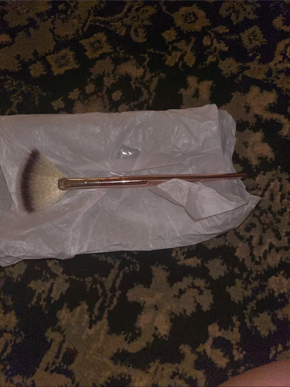 it cosmetics Rose Gold Fan Brush with White and Brown Bristles